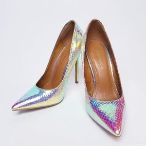 🌍  Metallic Stilettos